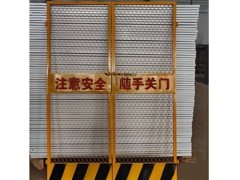 鋼板網(wǎng)井口防護門